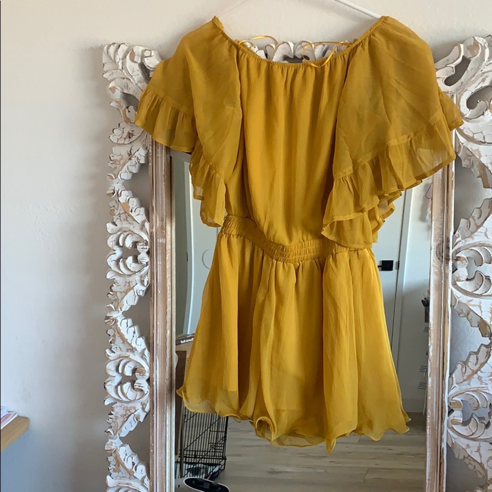NWT 😍 Endless Rose Romper
